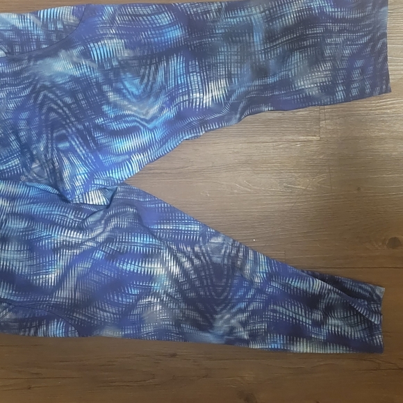 Lululemon Invigotate HD Crop - Picture 4 of 4